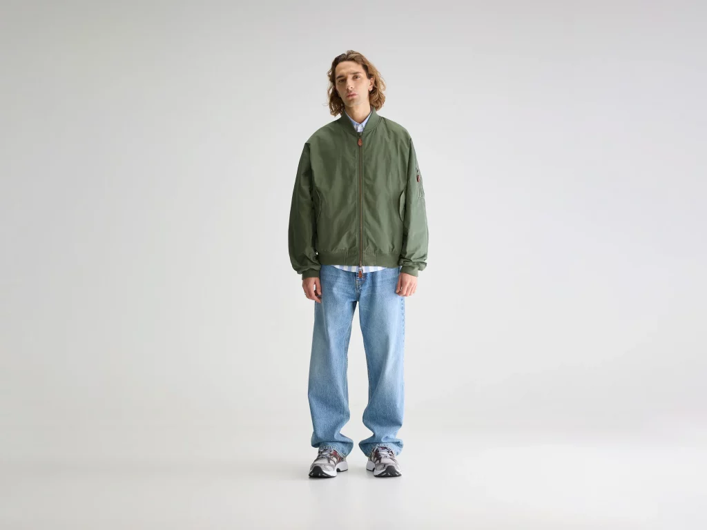 homme avec des vetements bellerose
